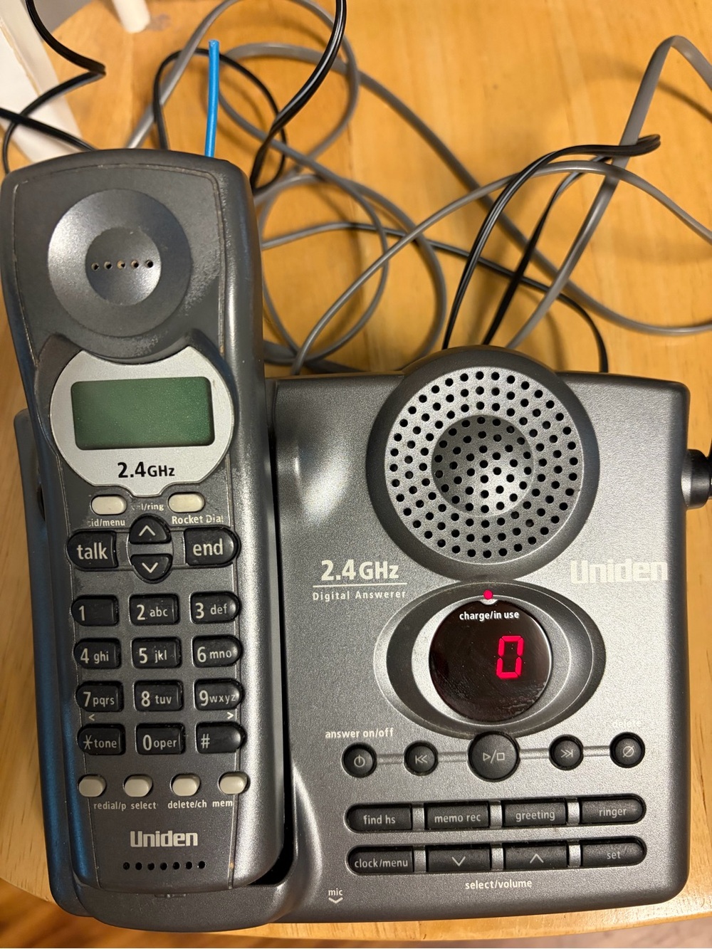 Uniden 2.4GHz Cordless Phone with Digital Answering System - Gray